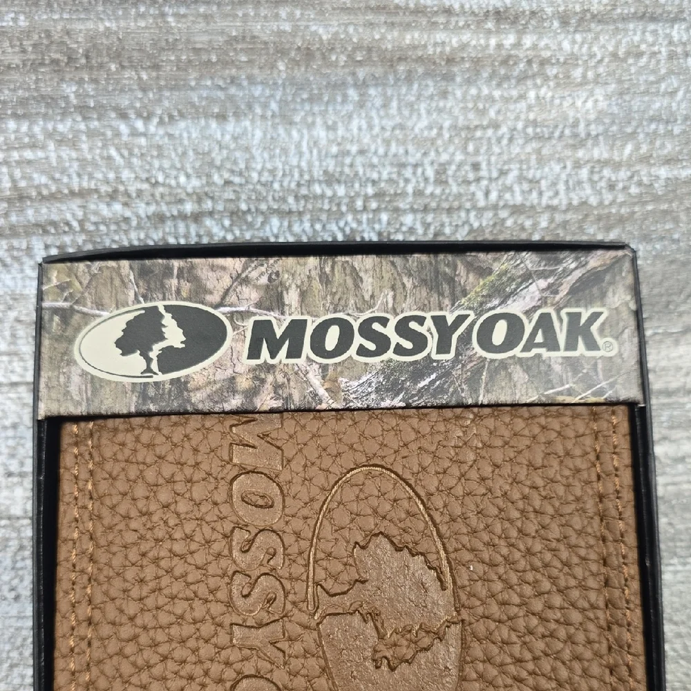 Mossy Oak Brown Bi‑Fold Wallet – Pebble Leather‑Like Texture